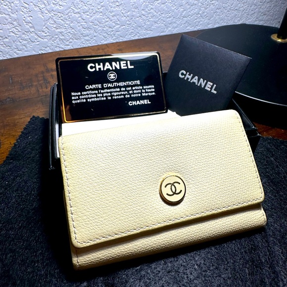 Full Inclusion Chanel 6 Key Holder - Picture 1 of 16